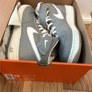Men’s Nike Air Force One Mids-size 10